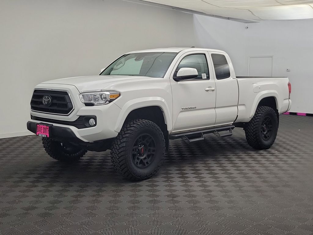 2022 Toyota Tacoma SR5's photo