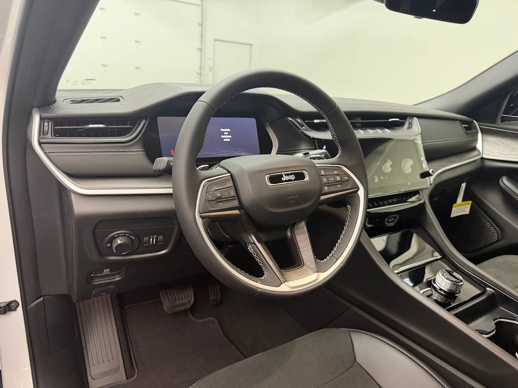New 2027 Jeep Grand Cherokee L 3 Row LAREDO 4X4 Sport Utility