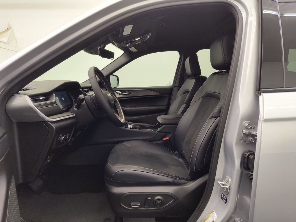 New 2025 Jeep Grand Cherokee L ALTITUDE X 4X4 Sport Utility