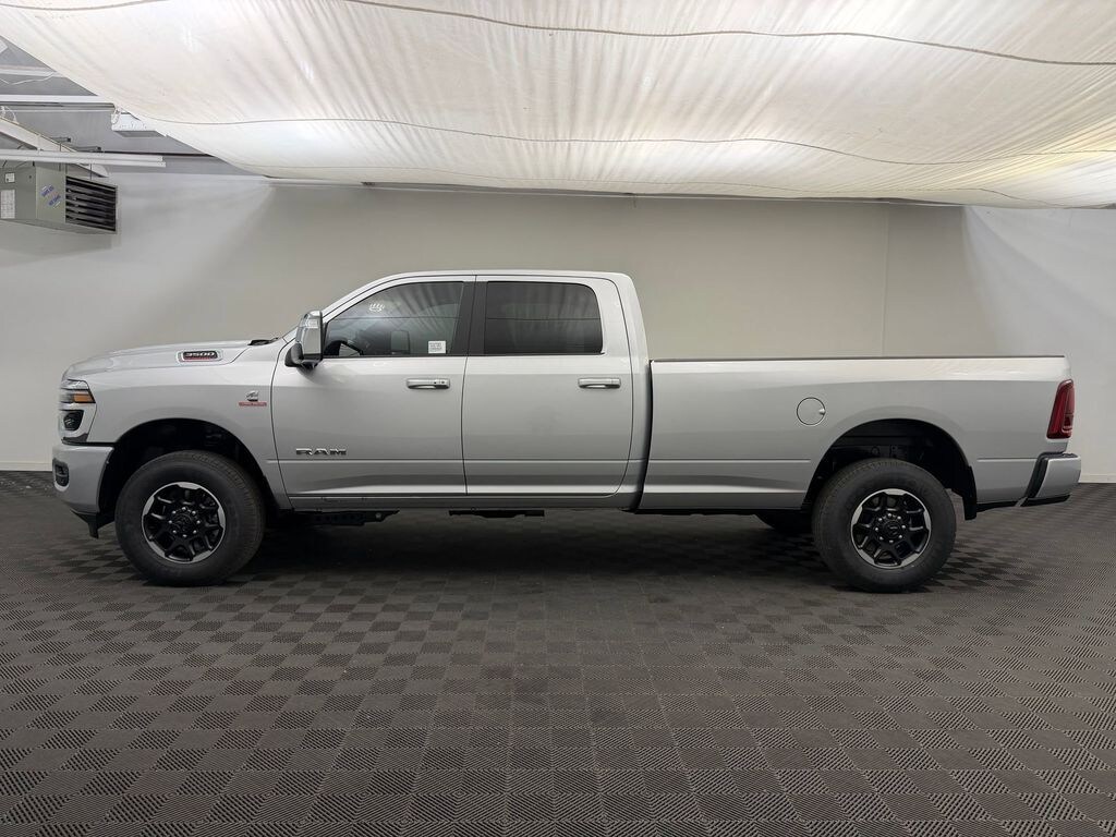 New 2026 Ram 3500 LARAMIE CREW CAB 4X4 8' BOX Pickup