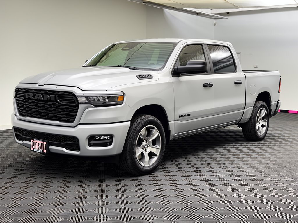2027 Ram 1500 EXPRESS CREW CAB 4X4 5'7' BOX Pickup