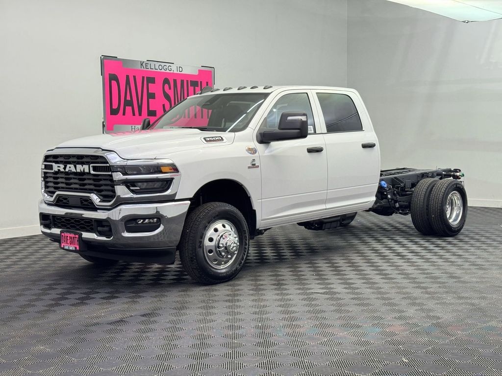 New 2025 Ram 3500 Chassis Cab 3500 TRADESMAN CREW CAB CHASSIS 4X4 60' CA Pickup