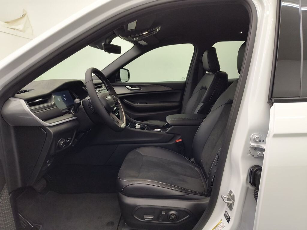 New 2025 Jeep Grand Cherokee L ALTITUDE 4X4 Sport Utility