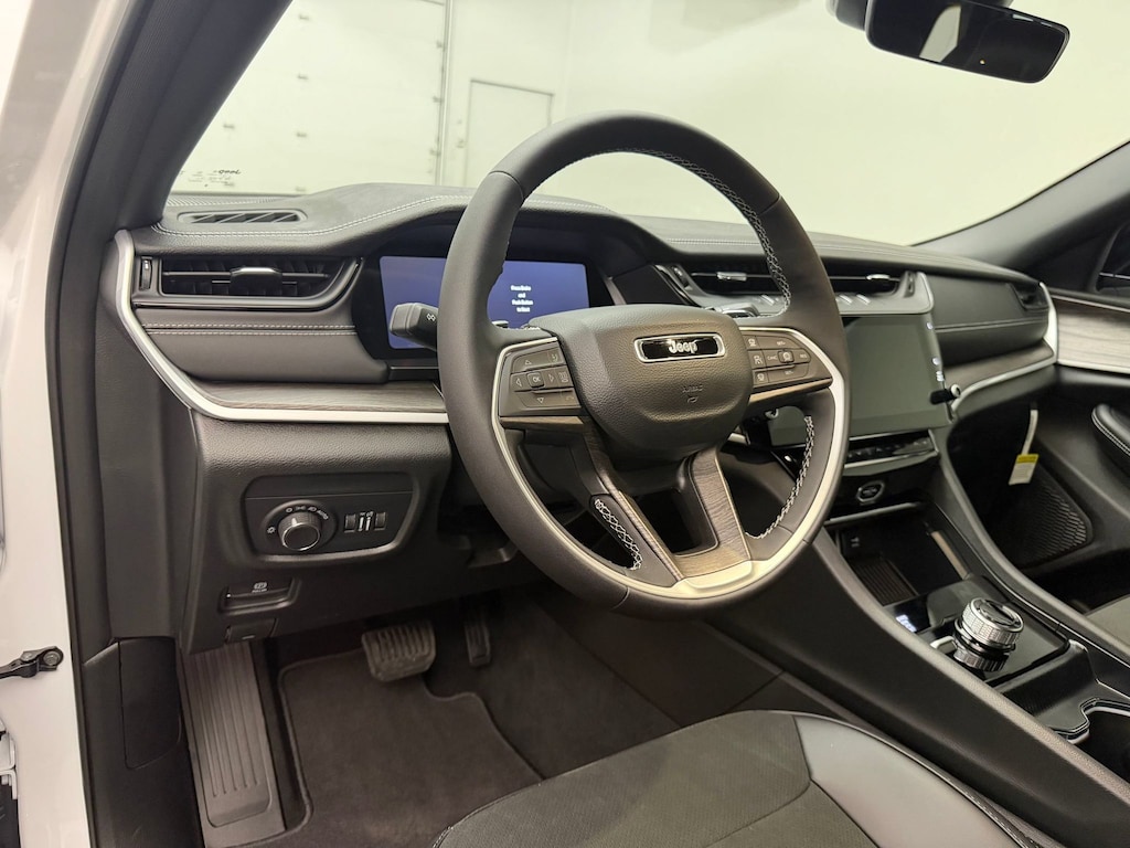 New 2027 Jeep Grand Cherokee Laredo Altitude Sport Utility