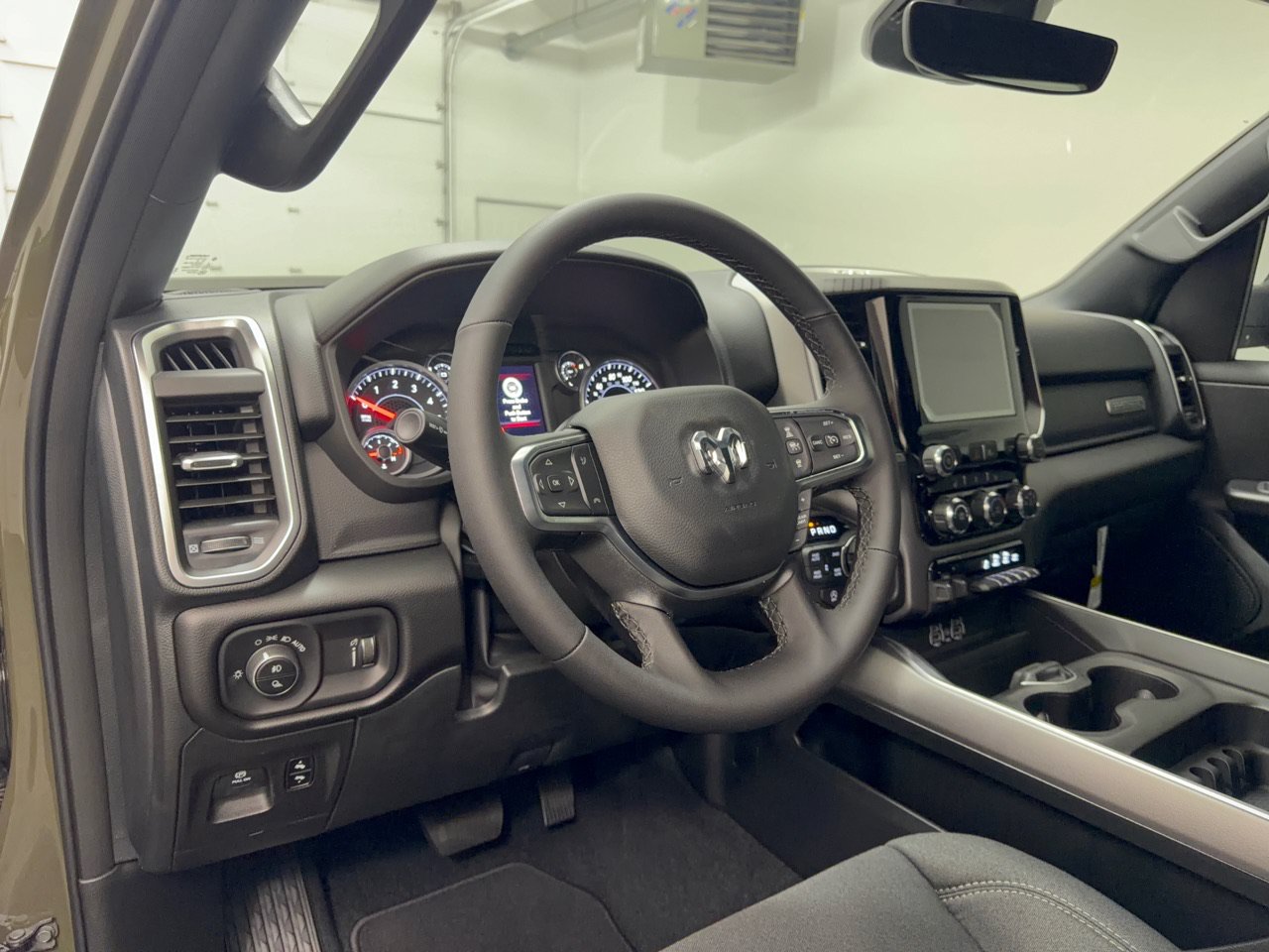 New 2027 Ram 1500 BIG HORN CREW CAB 4X4 5'7 BOX Pickup