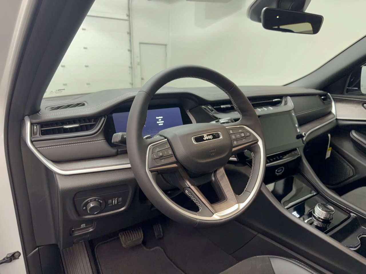 New 2027 Jeep Grand Cherokee 2 Row LAREDO 4X4 Sport Utility