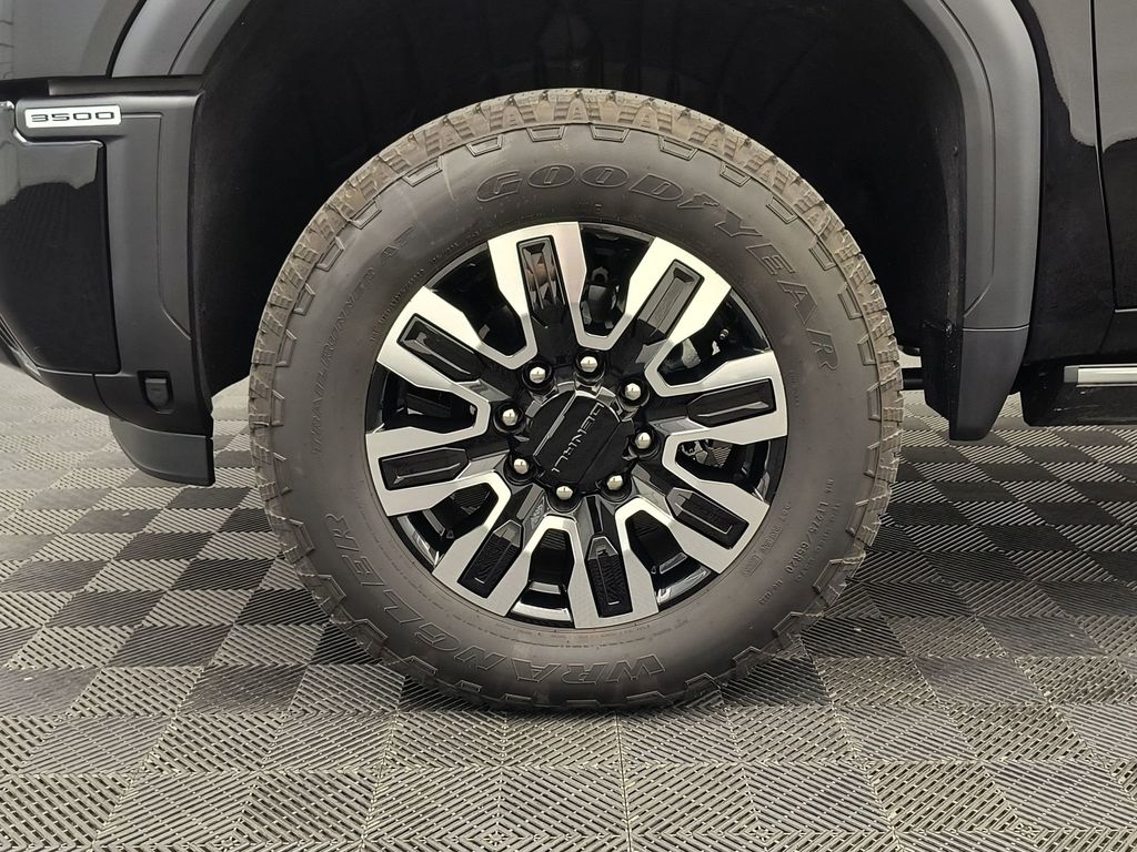 2025 GMC Sierra 3500HD Denali Ultimate - Photo 11