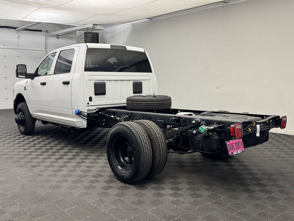 New 2025 Ram 3500 Chassis Cab 3500 TRADESMAN CREW CAB CHASSIS 4X4 60' CA Pickup