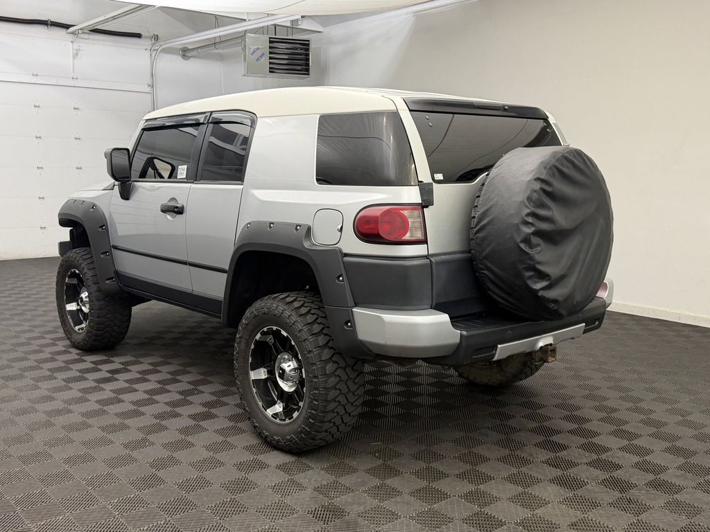 FJ Cruiser Base SUV