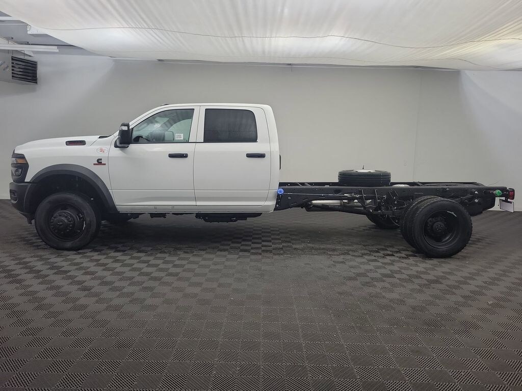 New 2026 Ram 5500 Chassis Cab TRADESMAN CREW 4X4 84' CA Pickup