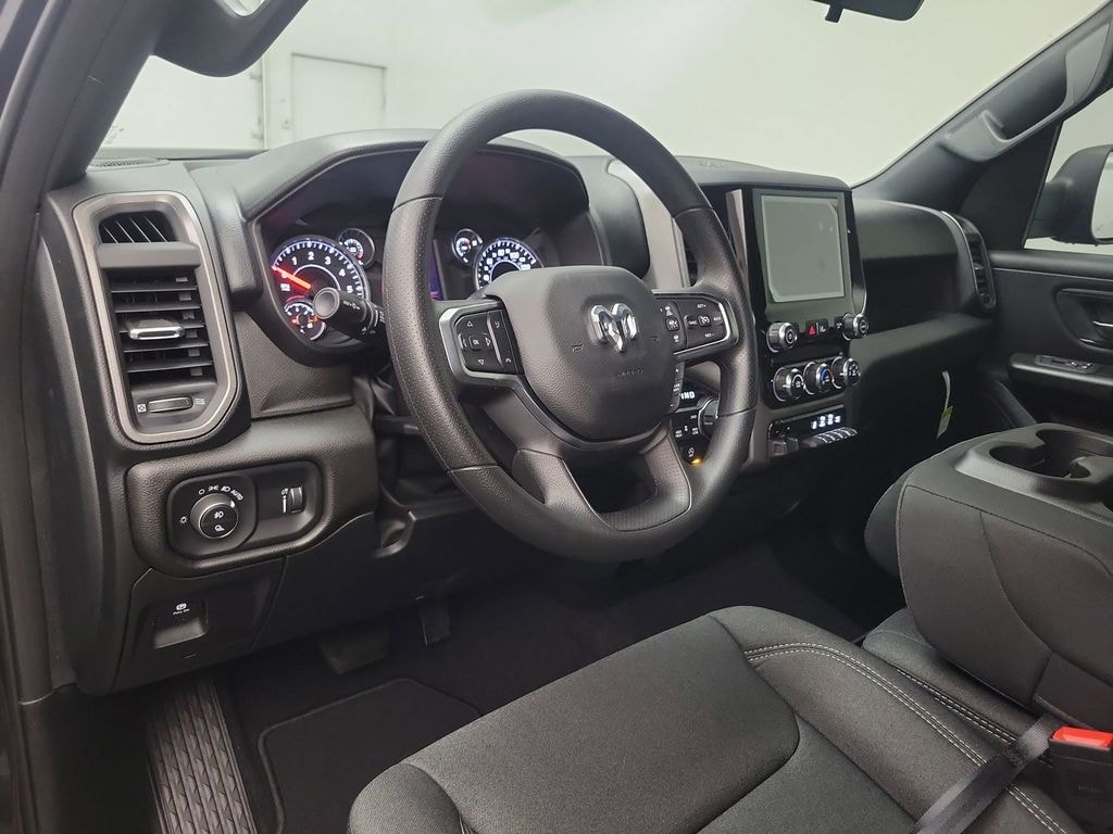 New 2026 Ram 1500 EXPRESS CREW CAB 4X4 5'7 BOX Pickup