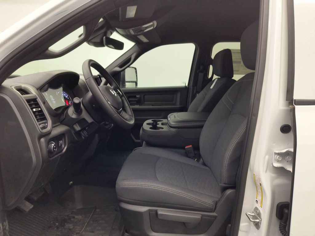 2025 Ram 2500 Tradesman photo 4