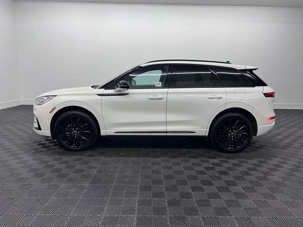Corsair Reserve SUV