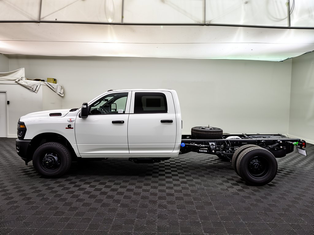 New 2027 Ram 3500 CREW CAB CHASSIS 4X4 Pickup