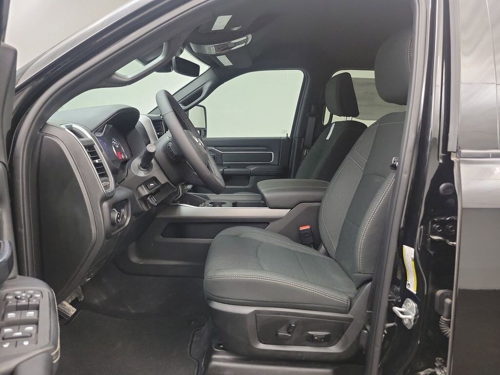 New 2025 Ram 2500 BIG HORN CREW CAB 4X4 6'4 BOX Pickup