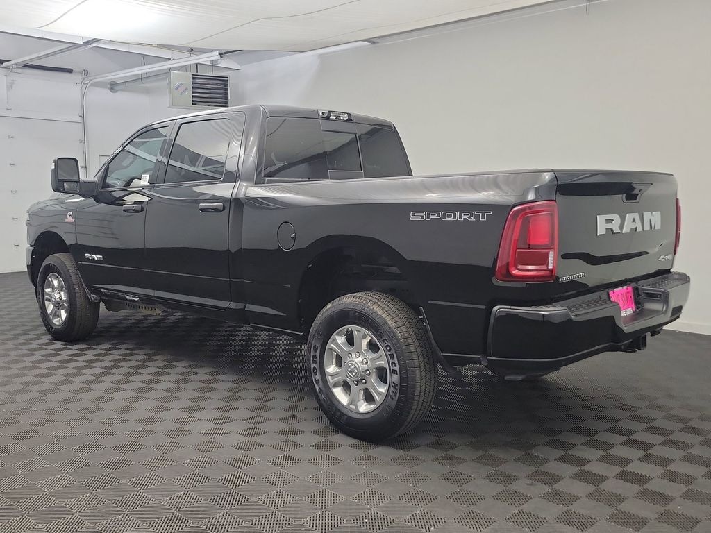 New 2025 Ram 2500 BIG HORN CREW CAB 4X4 6'4 BOX Pickup