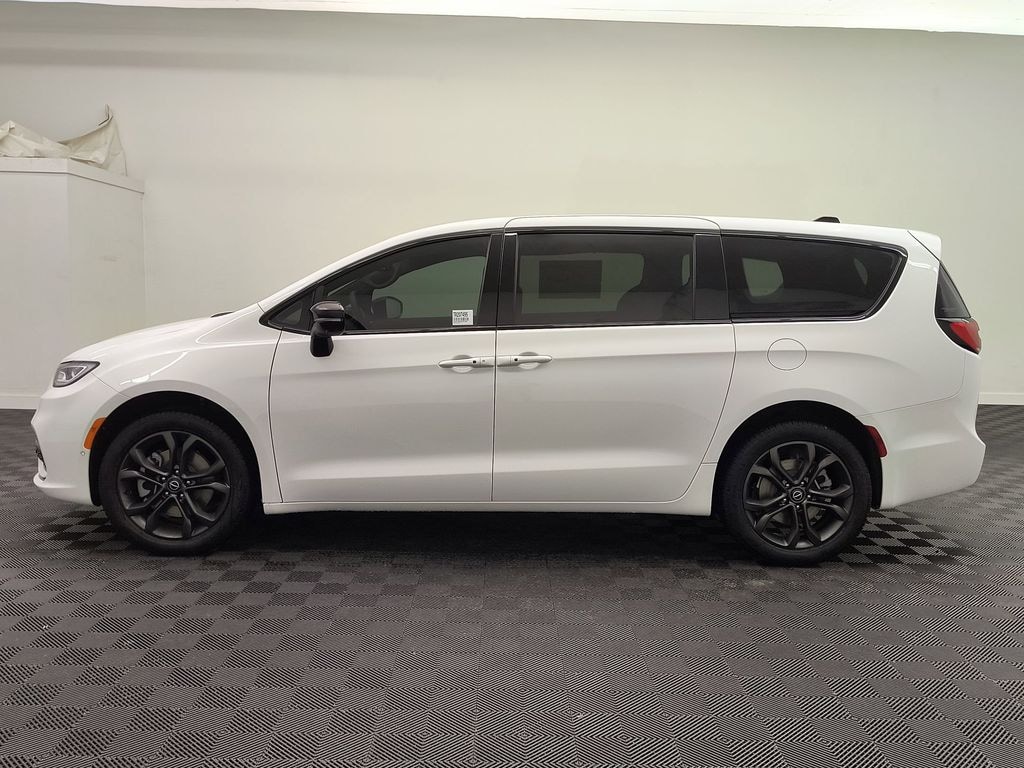 New 2026 Chrysler Pacifica SELECT AWD Passenger Van