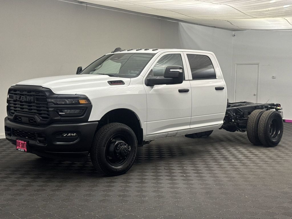 New 2025 Ram 3500 Chassis Cab 3500 TRADESMAN CREW CAB CHASSIS 4X4 60' CA Pickup