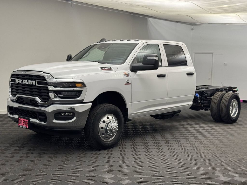 New 2025 Ram 3500 Chassis Cab 3500 TRADESMAN CREW CAB CHASSIS 4X4 60' CA Pickup