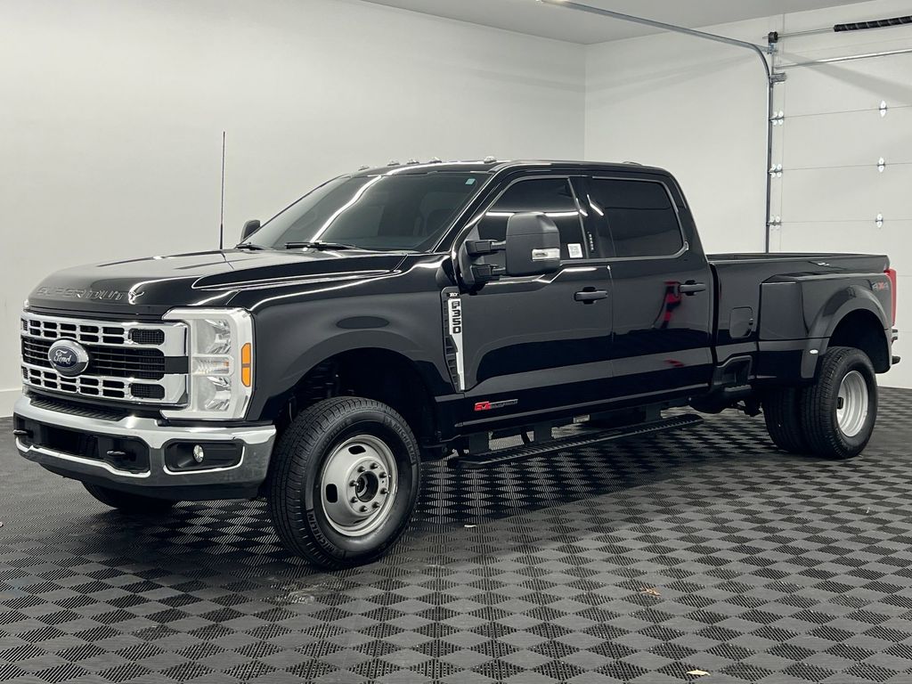 2024 Ford F-350 Super Duty XLT's photo
