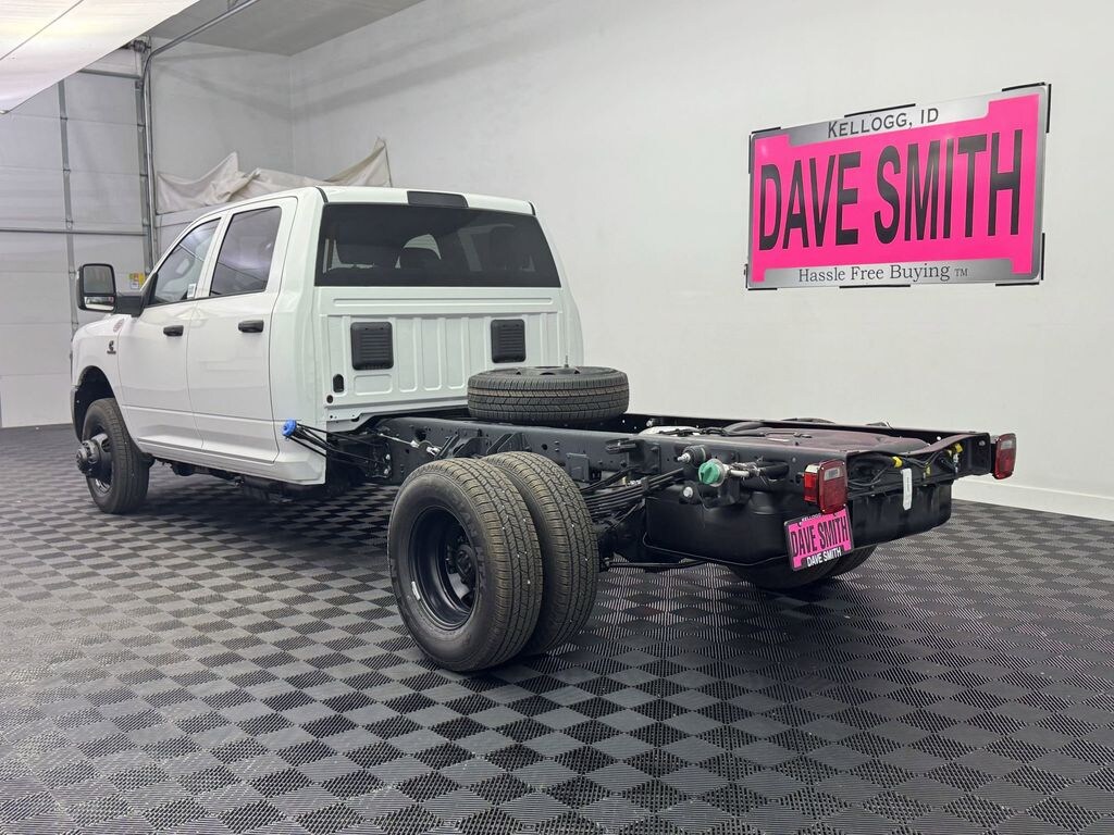 New 2025 Ram 3500 Chassis Cab 3500 TRADESMAN CREW CAB CHASSIS 4X4 60' CA Pickup