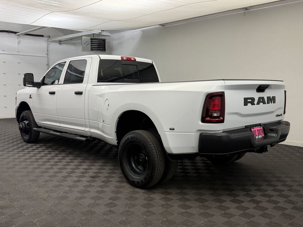 New 2026 Ram 3500 TRADESMAN CREW CAB 4X4 8' BOX Pickup