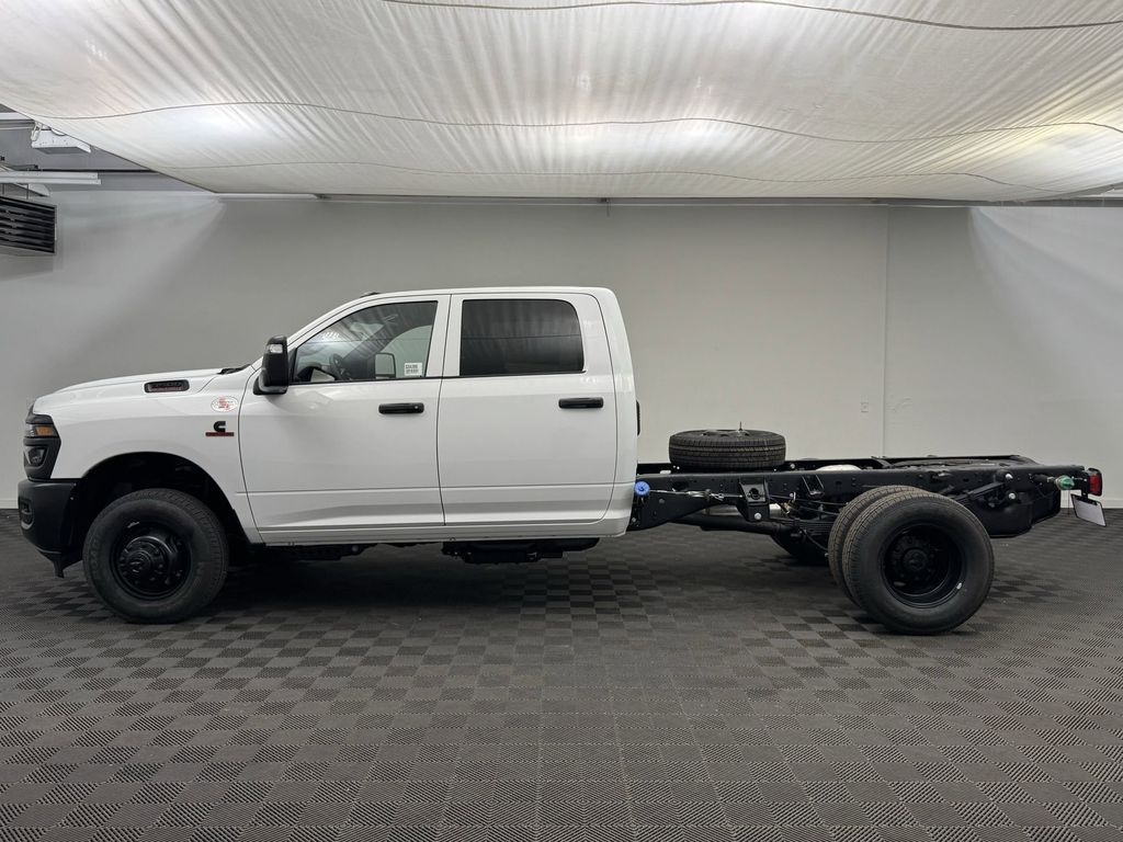 New 2025 Ram 3500 Chassis Cab 3500 TRADESMAN CREW CAB CHASSIS 4X4 60' CA Pickup