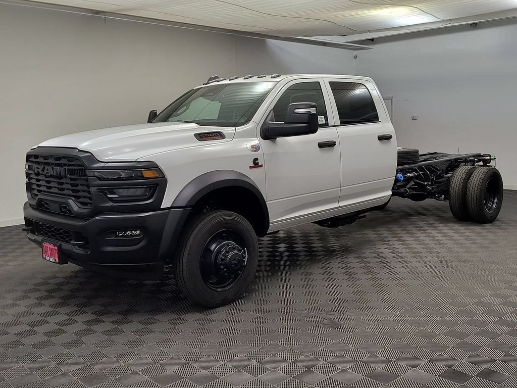 New 2026 Ram 5500 TRADESMAN CHASSIS CREW CAB 4X4 84' CA Pickup