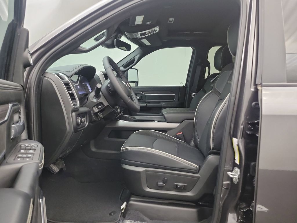 New 2025 Ram 2500 LARAMIE CREW CAB 4X4 6'4 BOX Pickup