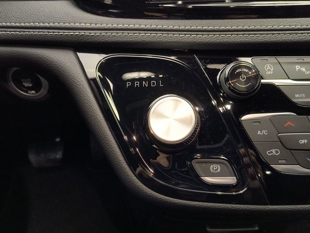 2026 Chrysler Pacifica Select - Photo 23