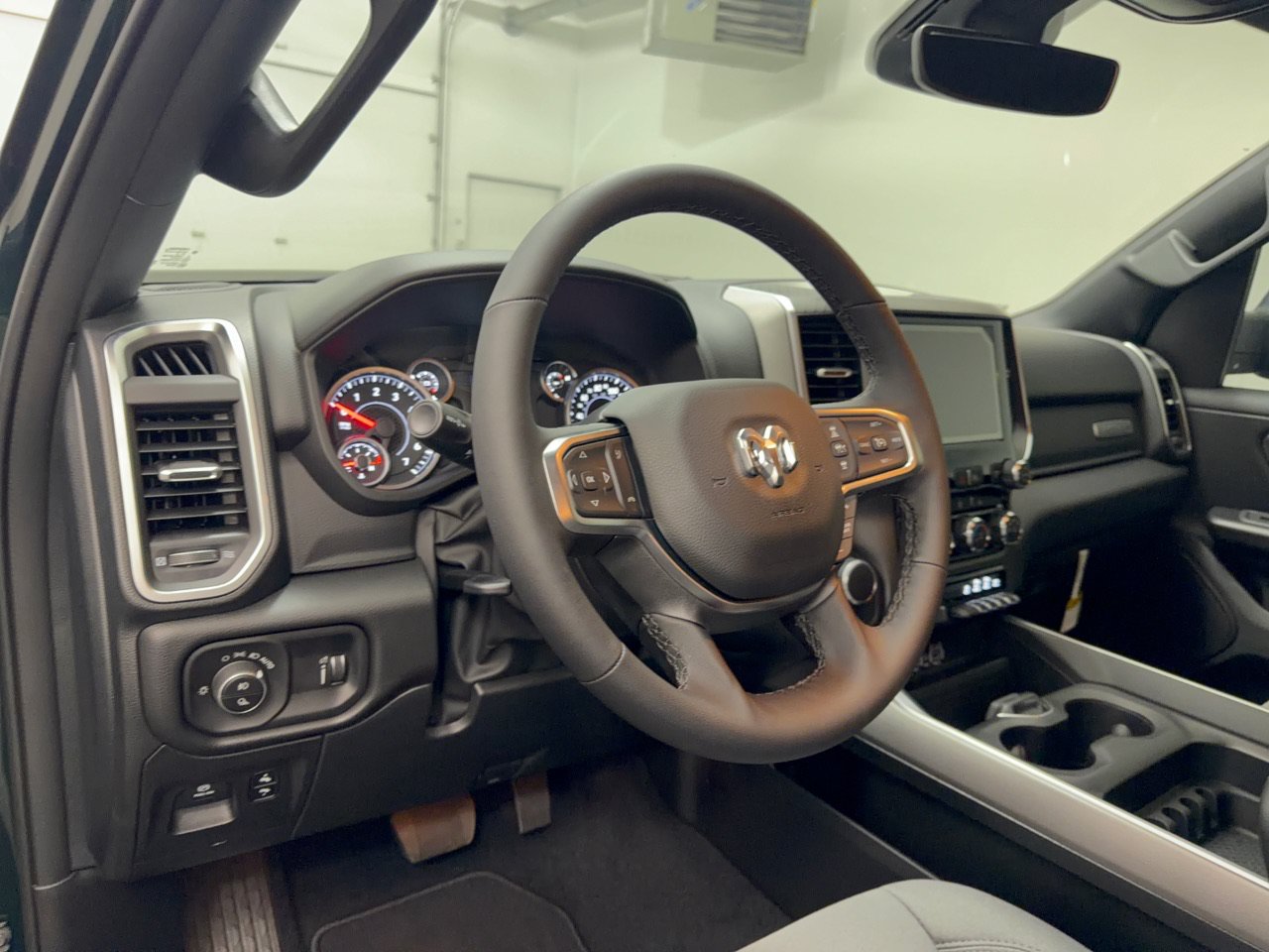 New 2027 Ram 1500 BIG HORN CREW CAB 4X4 5'7 BOX Pickup