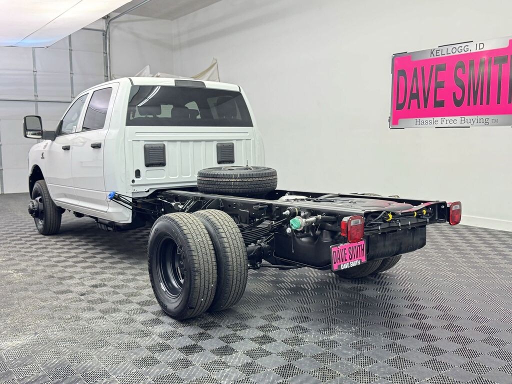 New 2025 Ram 3500 Chassis Cab 3500 TRADESMAN CREW CAB CHASSIS 4X4 60' CA Pickup