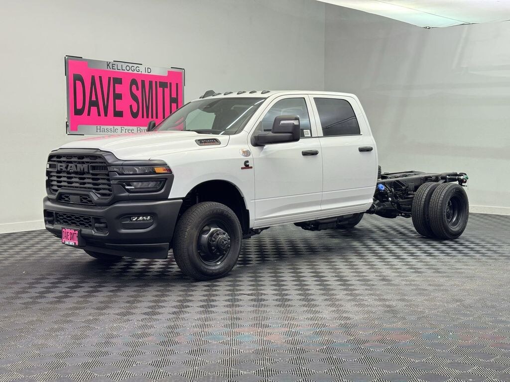 New 2025 Ram 3500 Chassis Cab 3500 TRADESMAN CREW CAB CHASSIS 4X4 60' CA Pickup