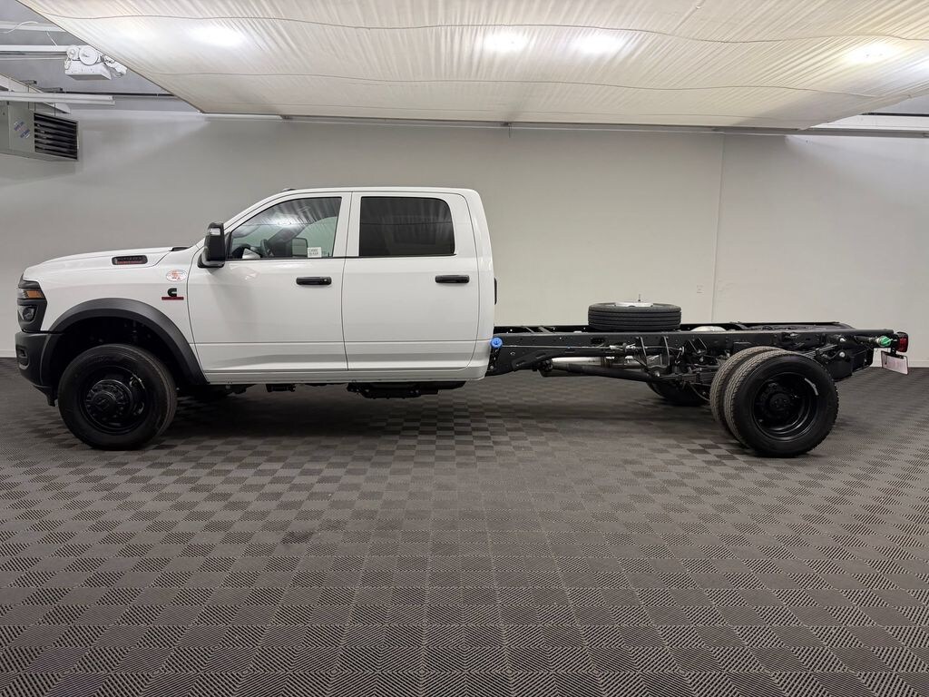 New 2026 Ram 5500 TRADESMAN CHASSIS CREW CAB 4X4 84' CA Pickup