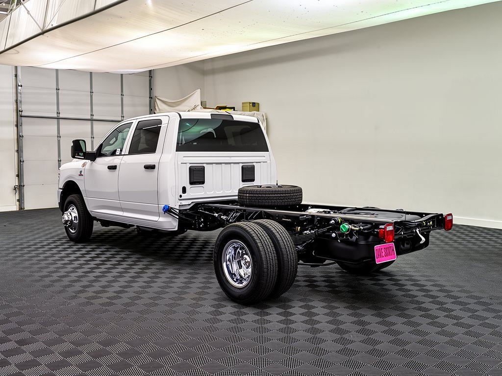 New 2027 Ram 3500 CREW CAB CHASSIS 4X4 Pickup
