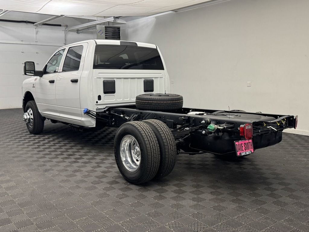 New 2025 Ram 3500 Chassis Cab 3500 TRADESMAN CREW CAB CHASSIS 4X4 60' CA Pickup