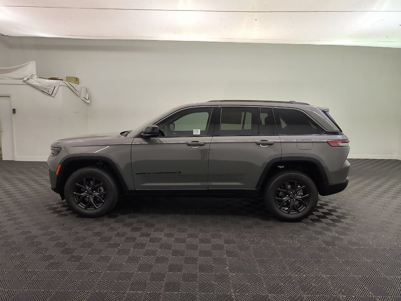 New 2027 Jeep Grand Cherokee 2 Row LAREDO 4X4 Sport Utility