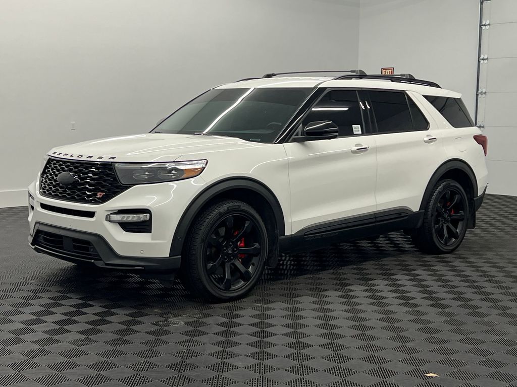2022 Ford Explorer ST's photo