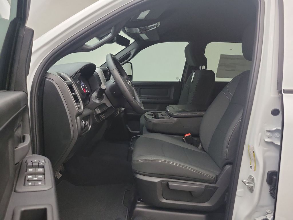 2026 Ram 2500 Tradesman photo 4