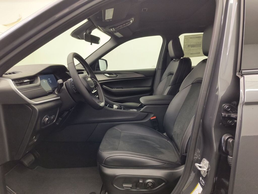 New 2025 Jeep Grand Cherokee L ALTITUDE X 4X4 Sport Utility