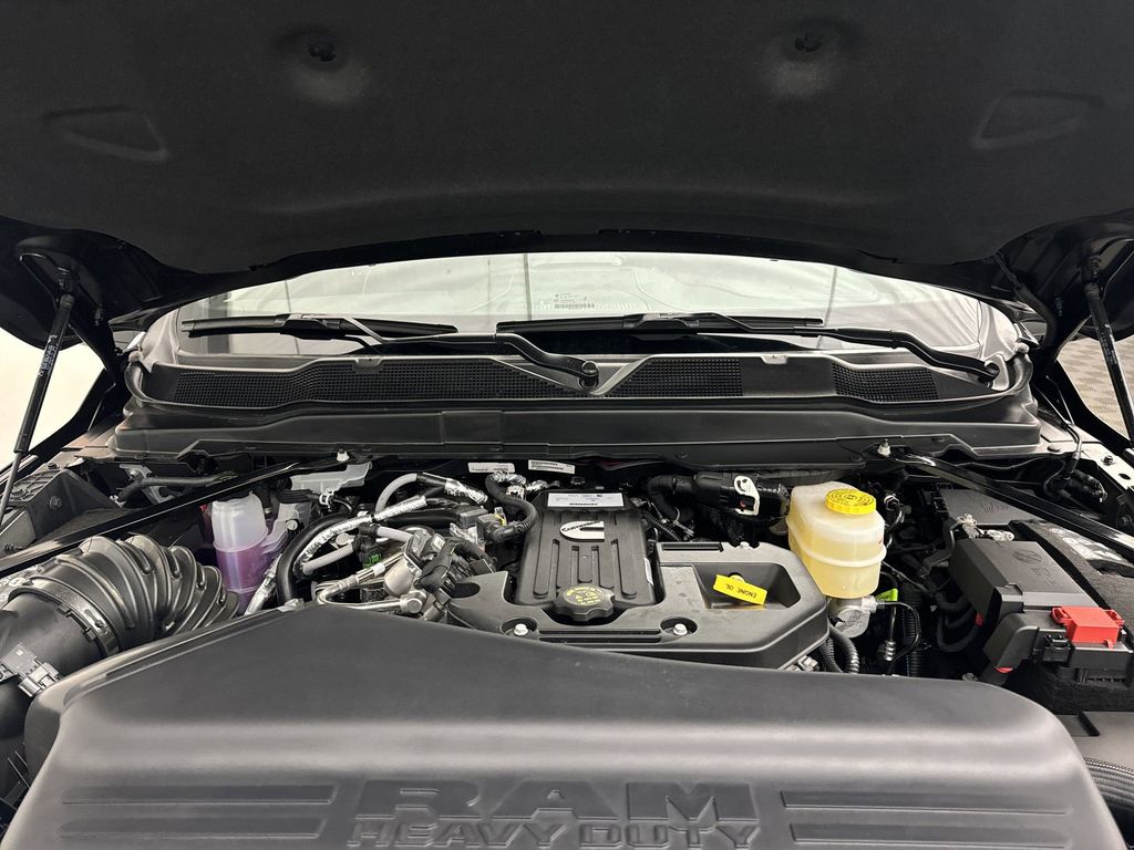2025 RAM 3500 Limited - Photo 30