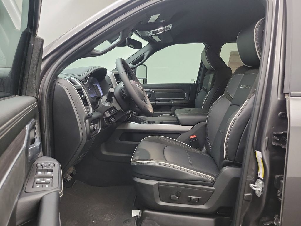 New 2026 Ram 3500 LARAMIE CREW CAB 4X4 8' BOX Pickup