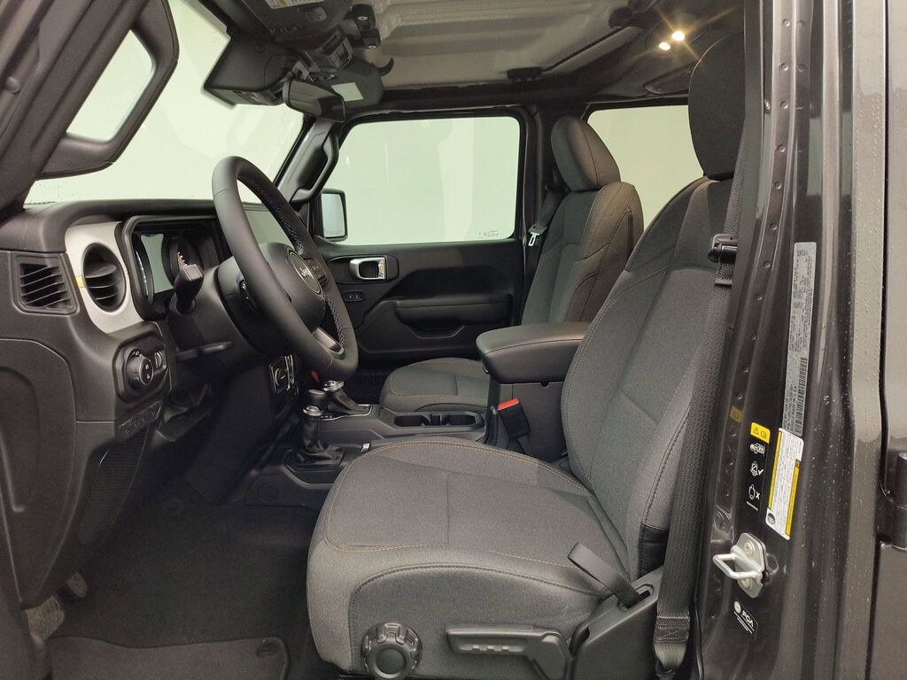 New 2025 Jeep Gladiator SPORT S 4X4 Pickup