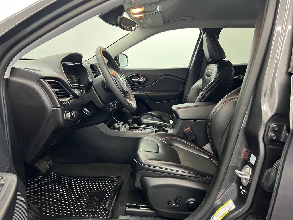 Used 2022 Jeep Cherokee Trailhawk SUV