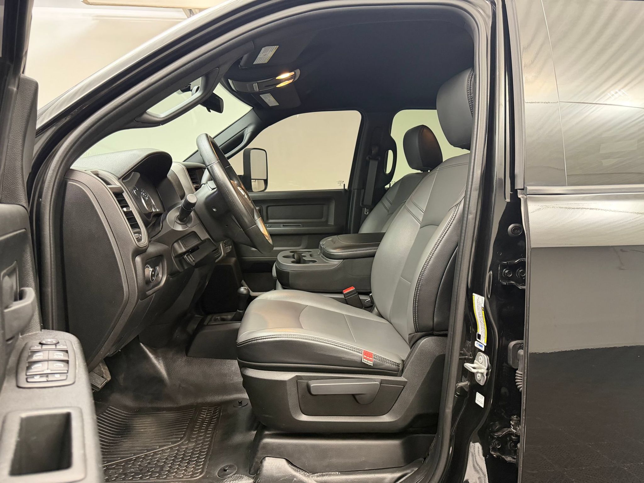 2022 Ram 5500 Chassis Tradesman/SLT/Laramie/Limited Truck Crew Cab
