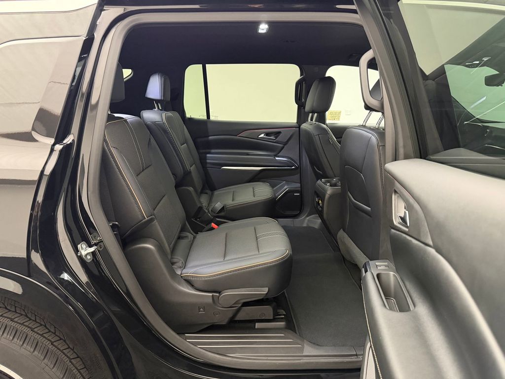 2025 Chevrolet Traverse High Country - Photo 24