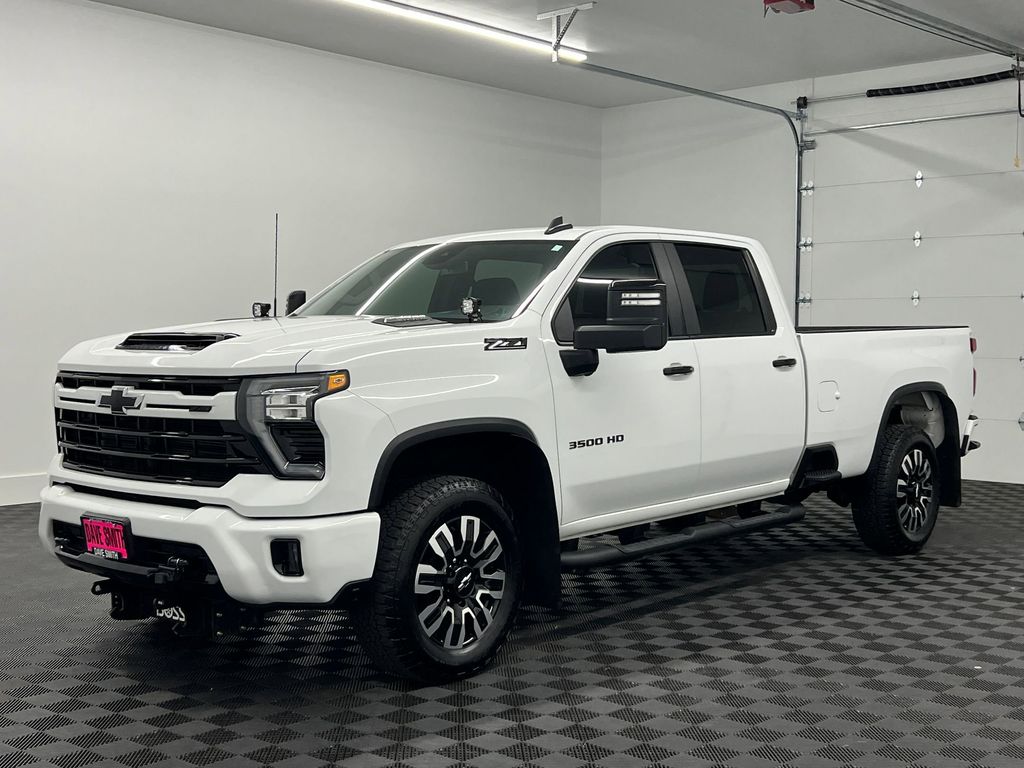 2024 Chevrolet Silverado 3500HD LT's photo