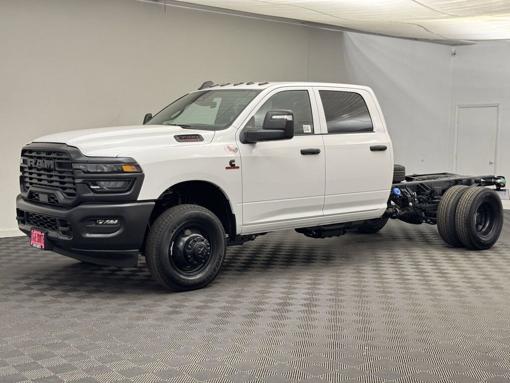 New 2025 Ram 3500 Chassis Cab 3500 TRADESMAN CREW CAB CHASSIS 4X4 60' CA Pickup