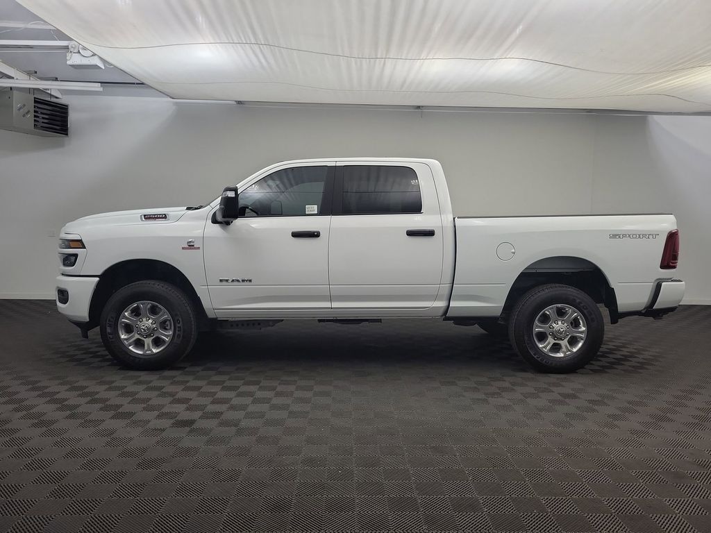 New 2025 Ram 2500 BIG HORN CREW CAB 4X4 6'4 BOX Pickup