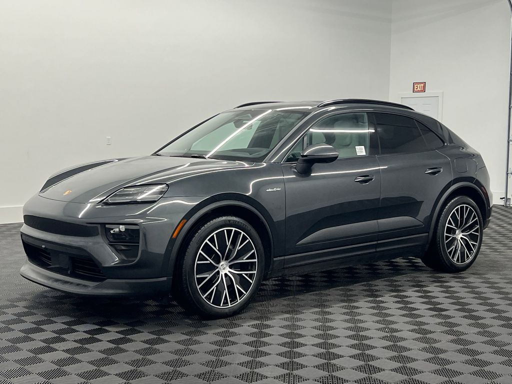 2024 Porsche Macan Base's photo